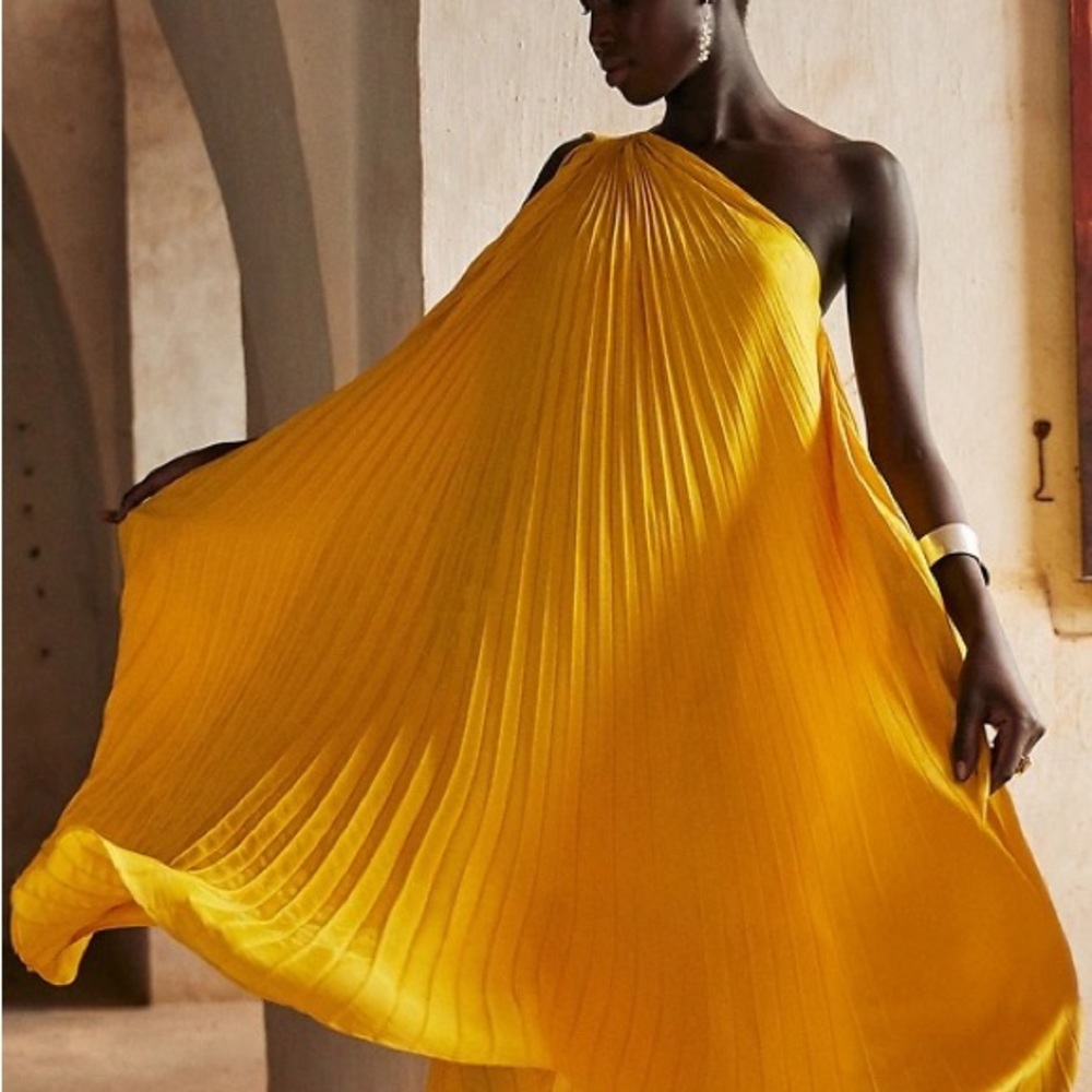 NWT Banana republic yellow radiant pleated one shoulder dress